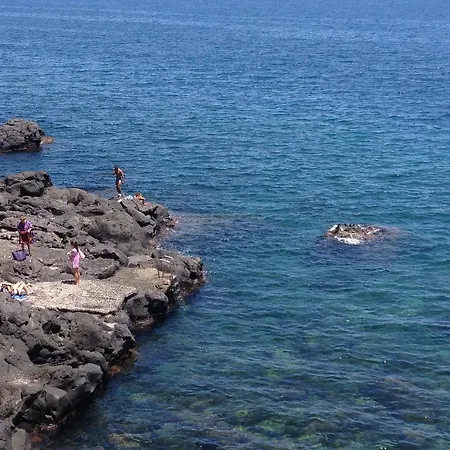 Il Giardino Dei Limoni Couette-café Aci Castello